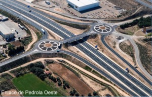 Fotografía aérea de los enlaces de acceso a Pedrola sobre la autovía A-68