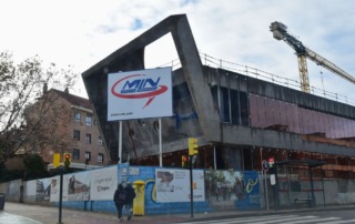Vista general del Centro Cívico Hispanidad al 80% de su construcción con enfoque en eficiencia energética.