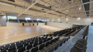 Gradas con capacidad para 1.000 espectadores en el interior del pabellón municipal.