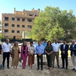 Autoridades del Ayuntamiento de Madrid, la EMVS y Grupo MLN en el acto de colocación de la primera piedra de Carabanchel 35